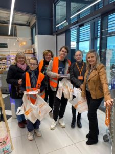 Élèves du collège bénévoles pour la Banque Alimentaire