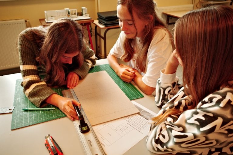 Lire la suite à propos de l’article Les ateliers du mardi en 4e 👍📝🔨