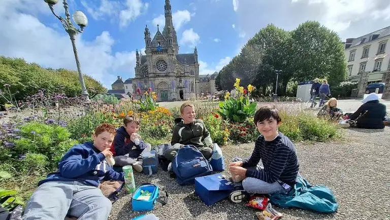 Lire la suite à propos de l’article Pélerinage à Sainte Anne D&rsquo;Auray pour les 6e ⛪💚