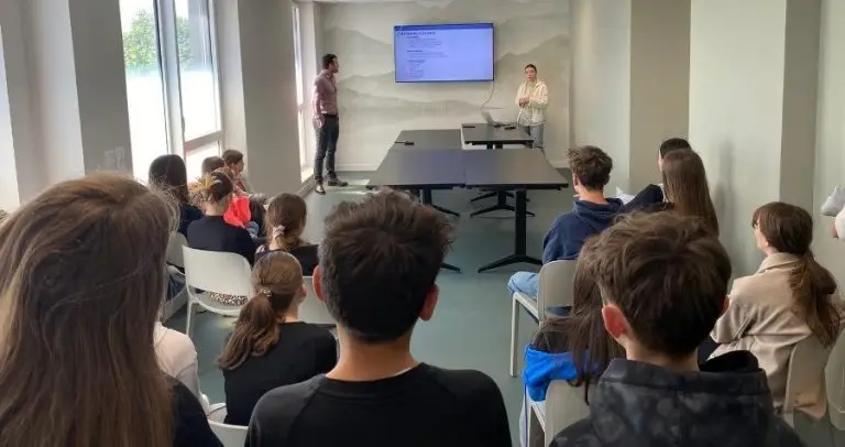 Lire la suite à propos de l’article Les 4e en visite d&rsquo;entreprises 👍